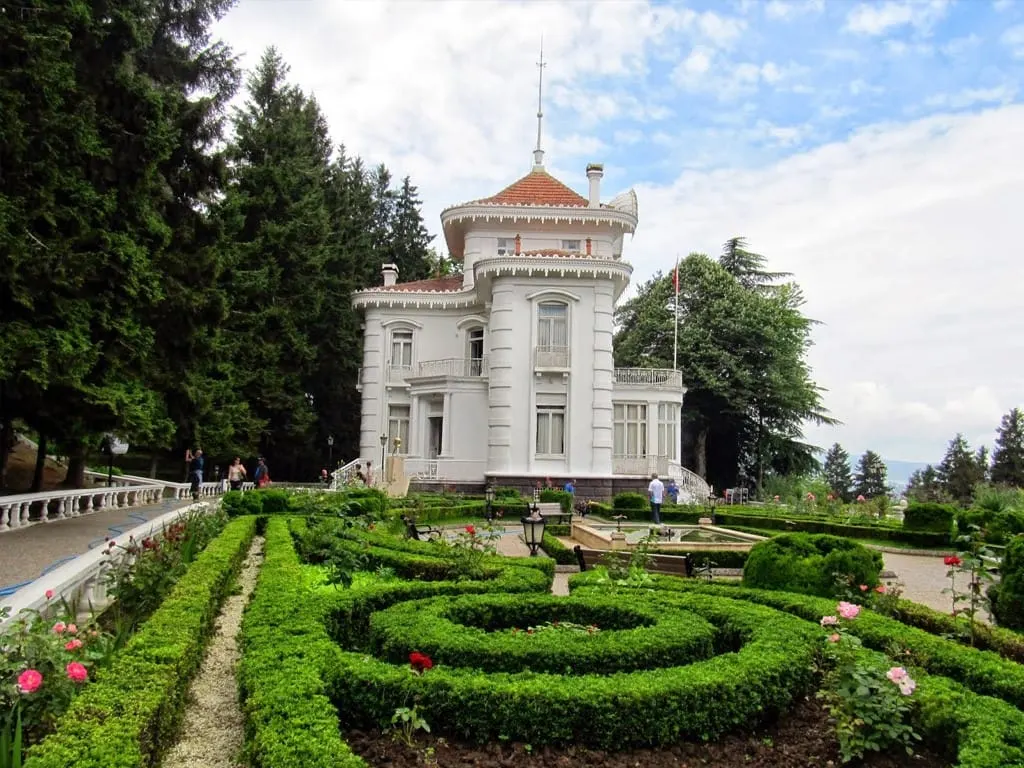 Trabzon Atatürk Köşkü: Tarihi, Bahçeleri ve Gezi Rehberi