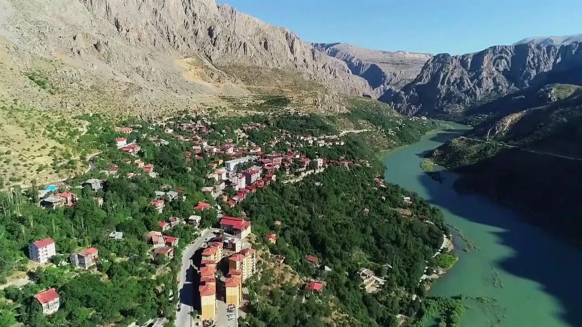 Kemaliye tarihi taş evleri ve sokakları