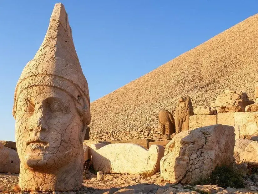 Bitlis Nemrut Dağı krater gölü manzarası