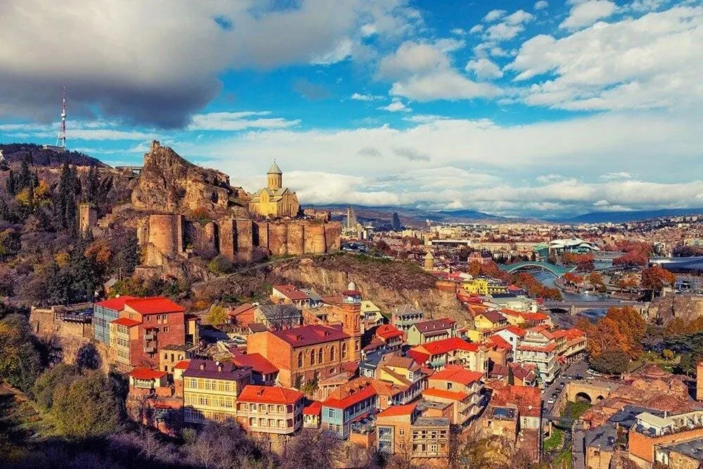 Tiflis Eski Şehir ve Narikala Kalesi manzarası