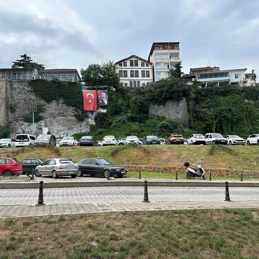 Ortahisar'daki Trabzon Kalesi surları