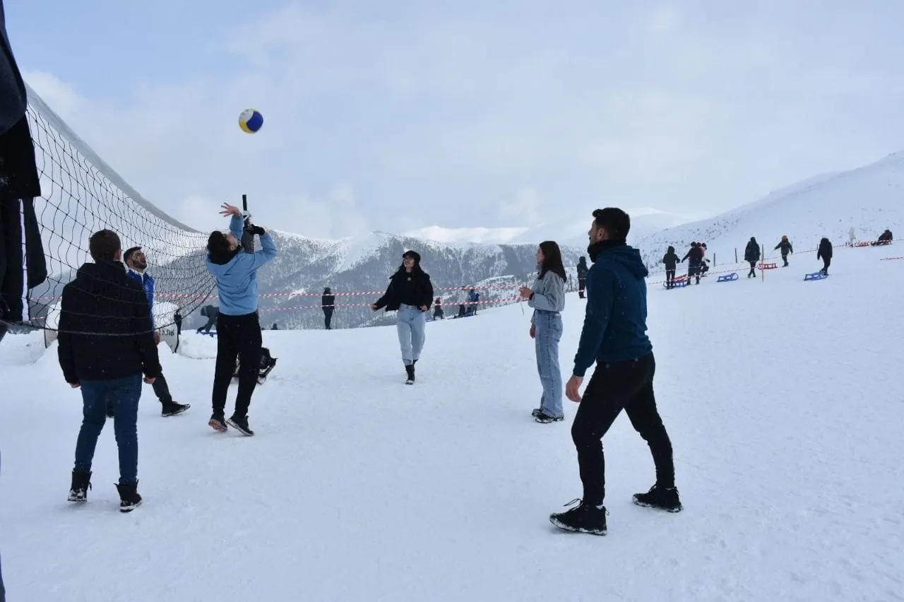 Zigana Kayak Merkezi'nde Kış Tatili: Karadeniz'in Beyaz Cenneti
